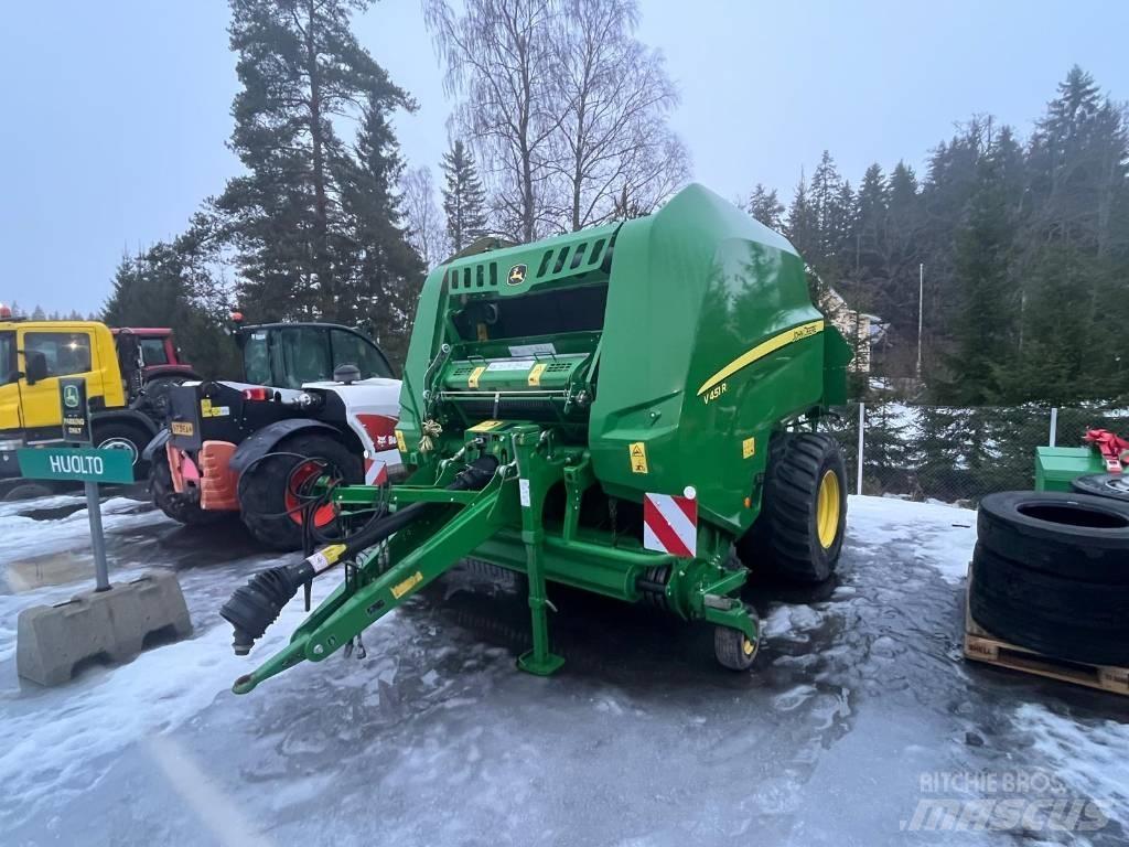 John Deere V451R Ronde-balenpersen