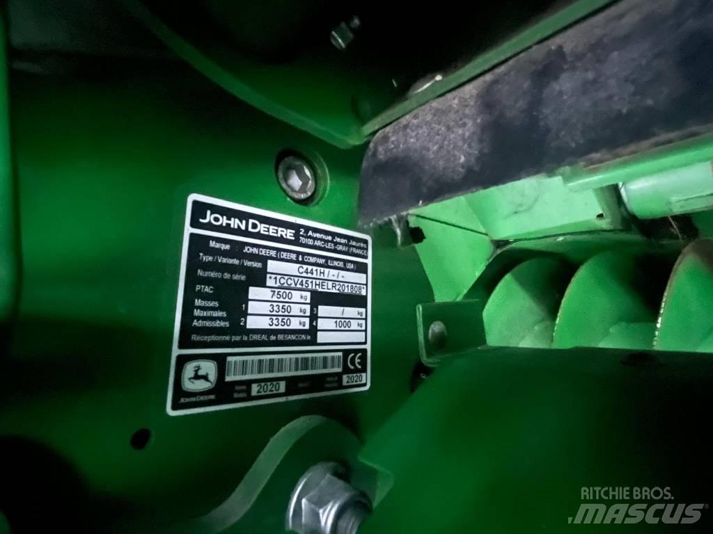 John Deere V451R Ronde-balenpersen