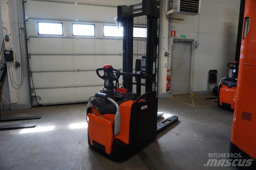Toyota SPE140L Stapelaar meeloop