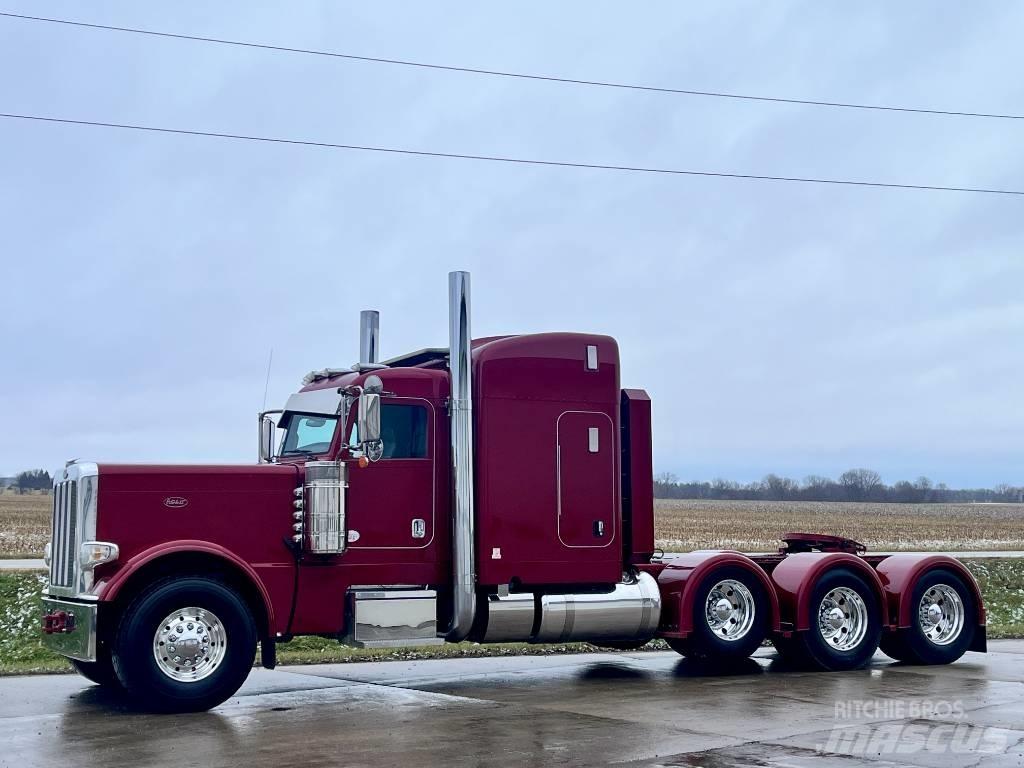 Peterbilt 389 Trekkers