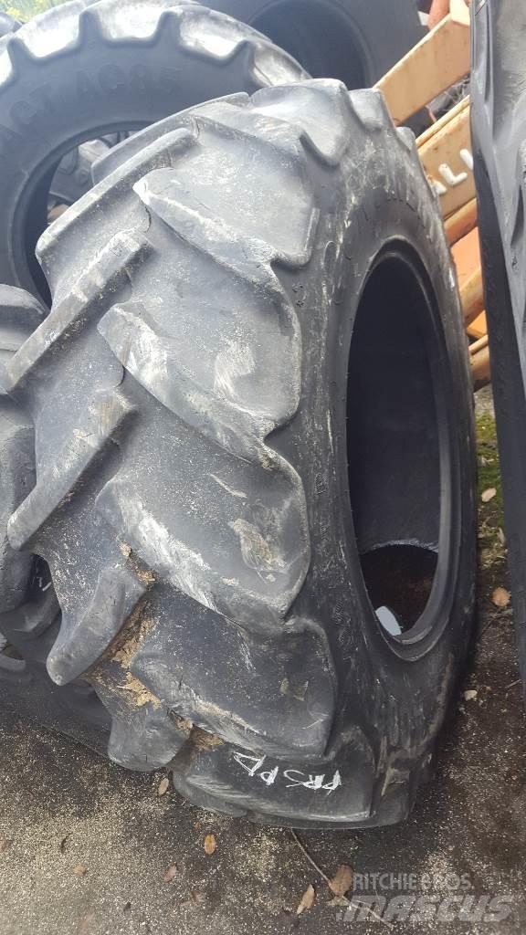  Pneu 13.6R24 Banden, wielen en velgen
