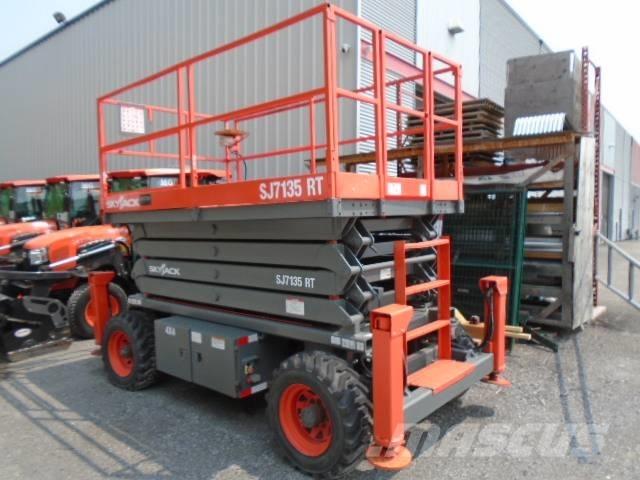 SkyJack SJ 7135 RT Schaarhoogwerkers