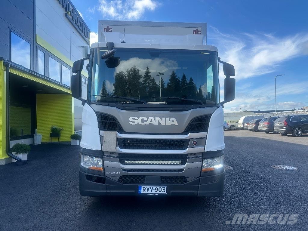 Scania P250 Bakwagens met gesloten opbouw