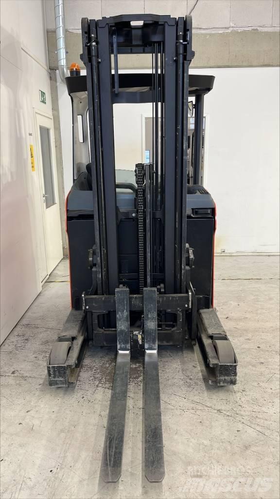 BT RR E 140 H Reachtruck voor hoog niveau