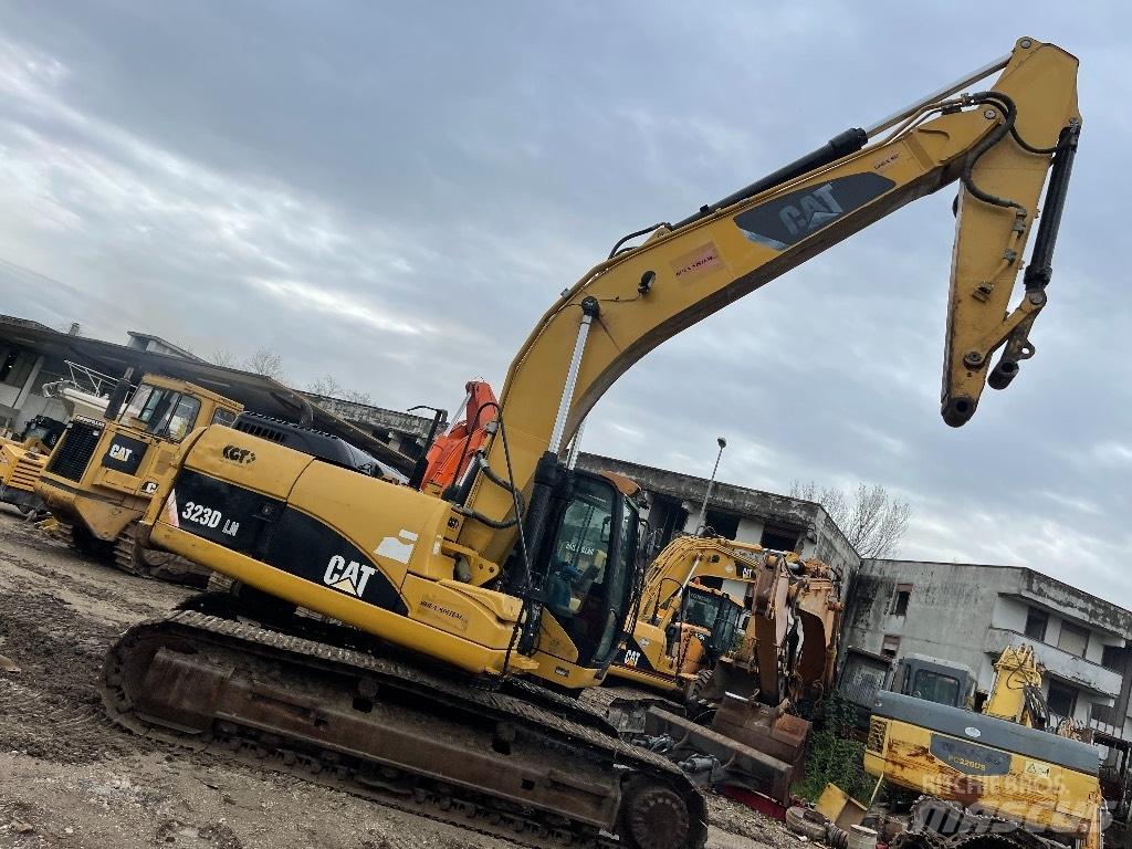 CAT 323 D Rupsgraafmachines