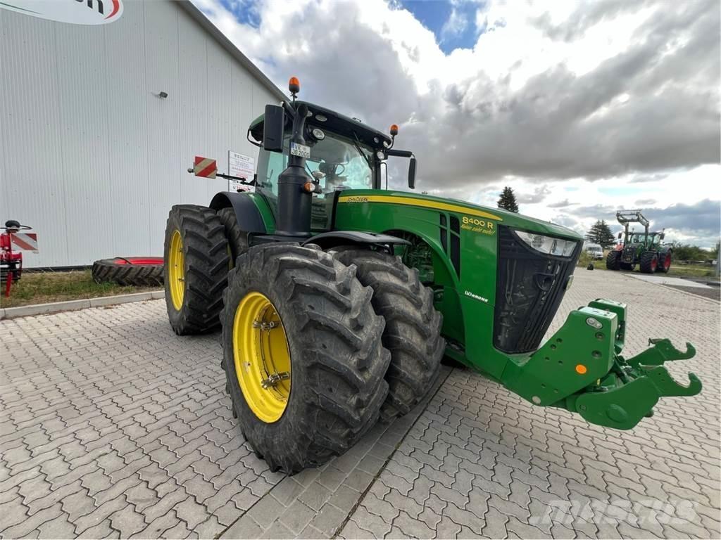 John Deere 8400 R Tractoren