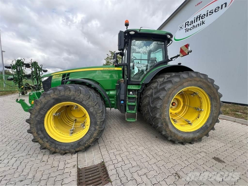 John Deere 8400 R Tractoren