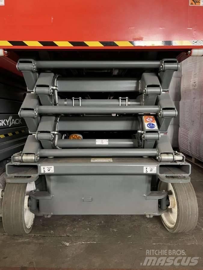 SkyJack SJ4732 Schaarhoogwerkers