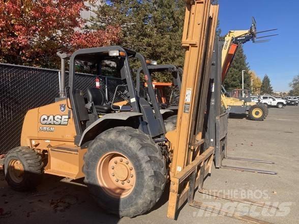 CASE 586H Vorkheftruck voor zwaar terrein