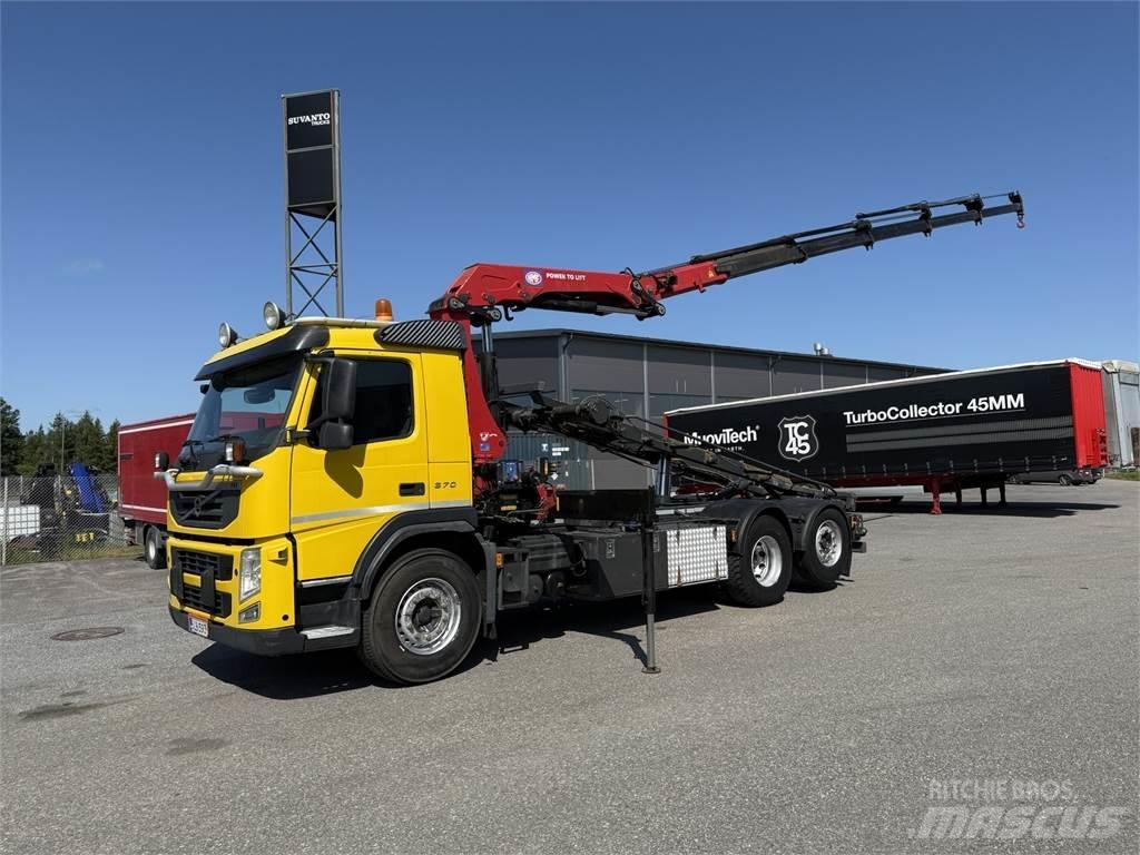 Volvo FM 370 6X2 Vlakke laadvloer met kraan