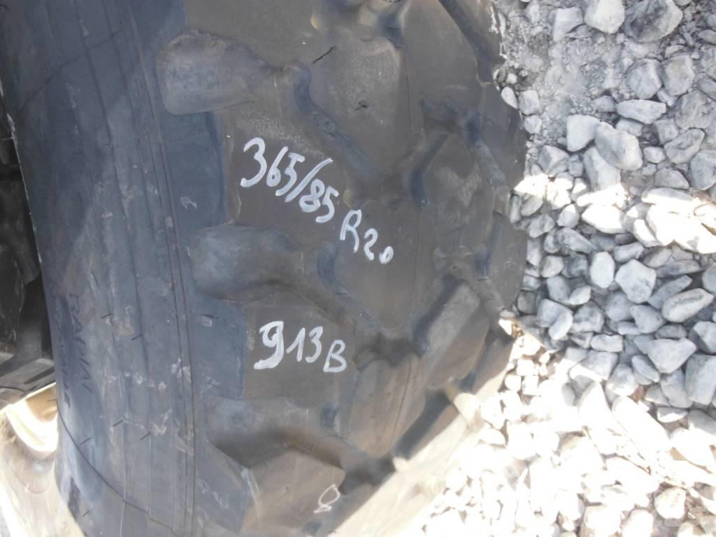 Michelin 365/85R20 Banden, wielen en velgen