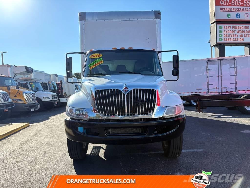 International 4300 Bakwagens met gesloten opbouw