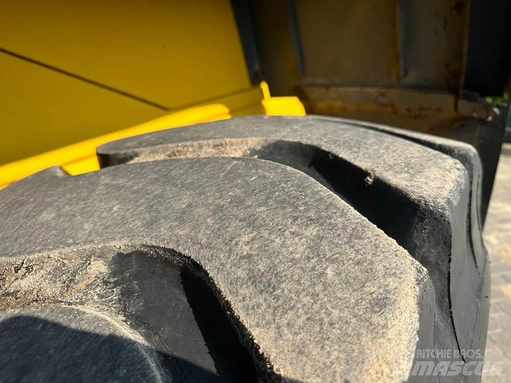 Komatsu WA270-3 Wielladers