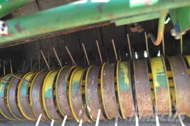 John Deere 592 Ronde-balenpersen