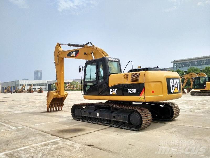 CAT 323 Rupsgraafmachines