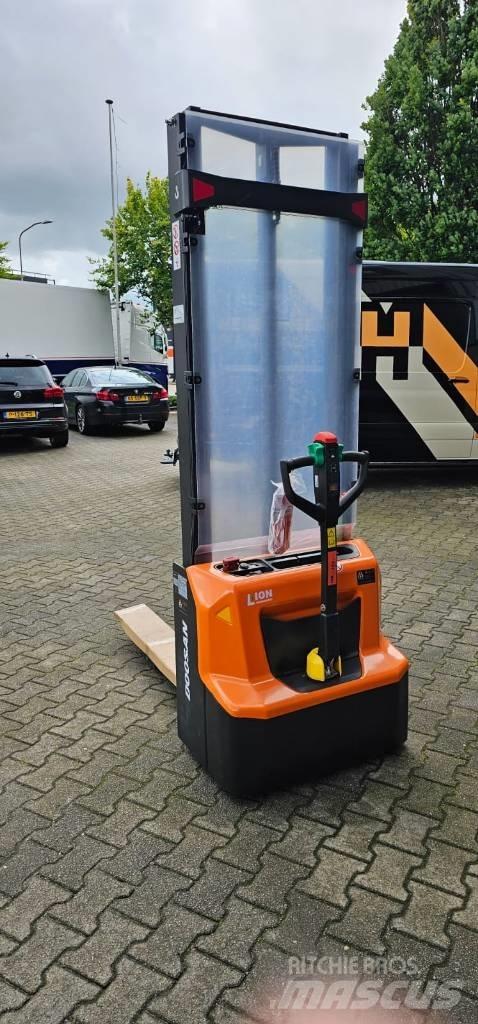 Doosan LSM 12 N Stapelaar meeloop