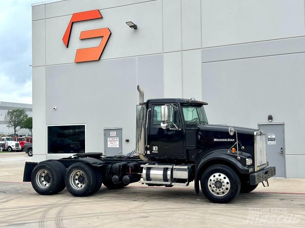 Western Star 4900 Trekkers