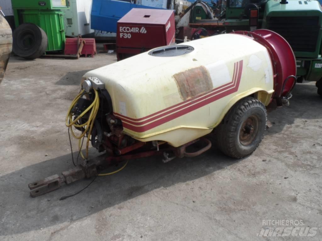 Hardi 1000 Getrokken spuitmachines