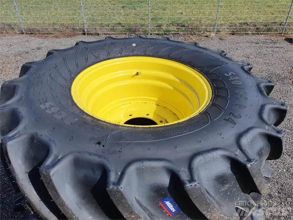Mitas 540/65R24 x2 Banden, wielen en velgen