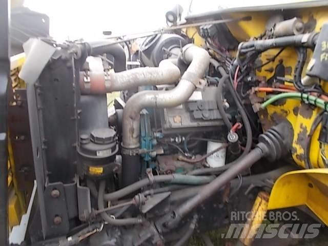 International 4900 Vlakke laadvloer met kraan