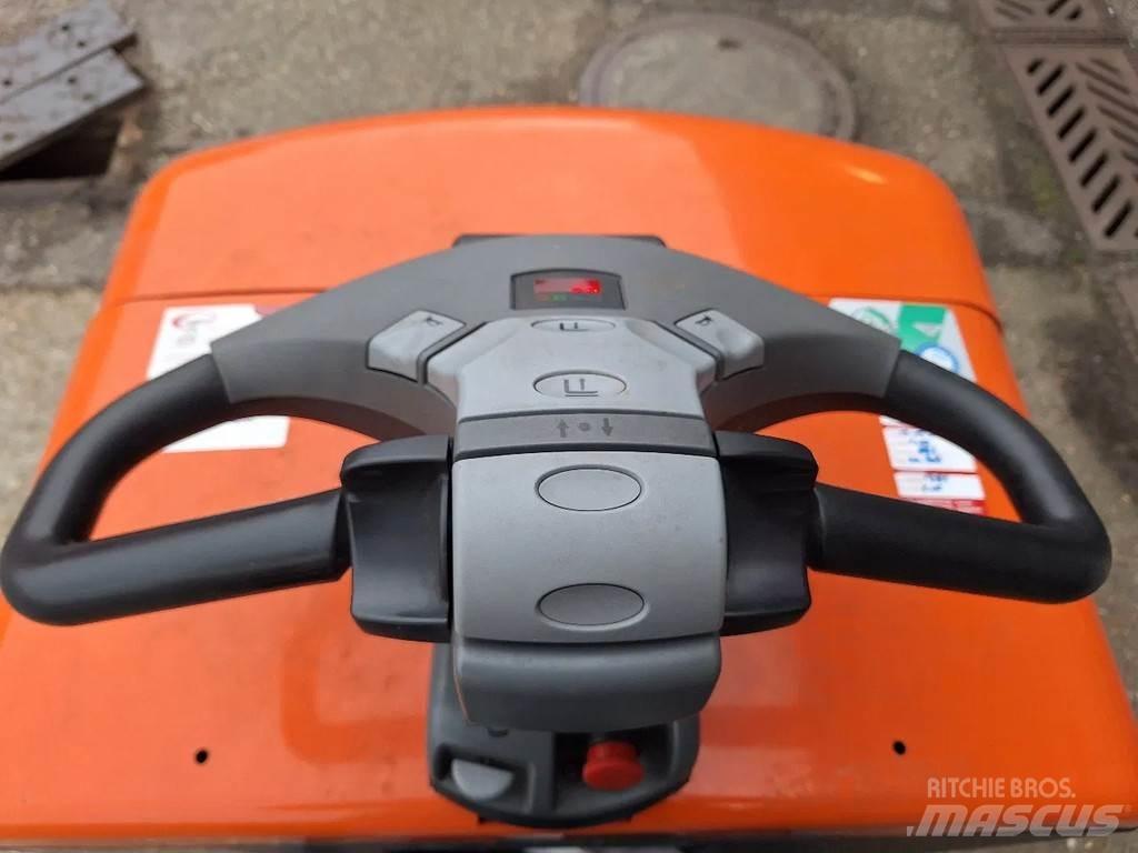 BT OSE120CB Orderpicker voor middelhoog niveau