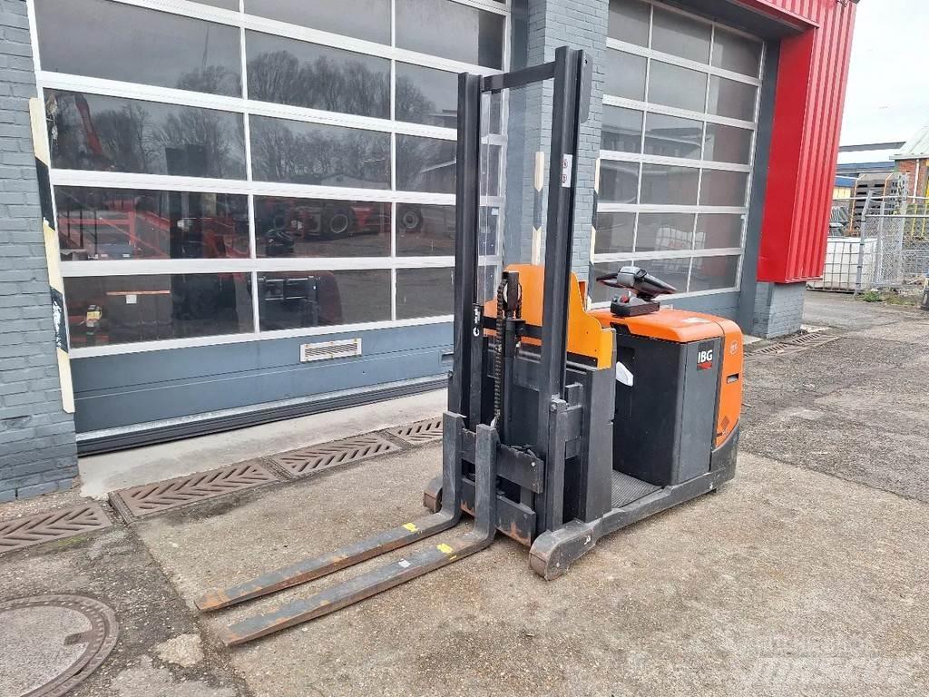 BT OSE120CB Orderpicker voor middelhoog niveau
