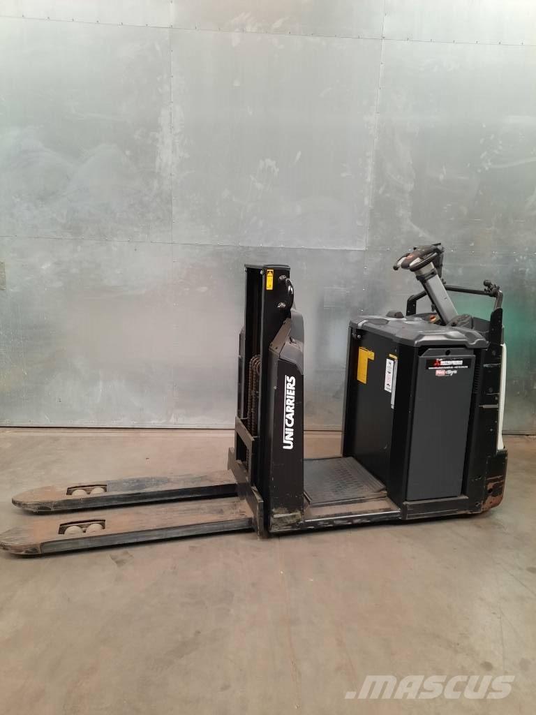 UniCarriers OEP120 Orderpicker voor laag niveau
