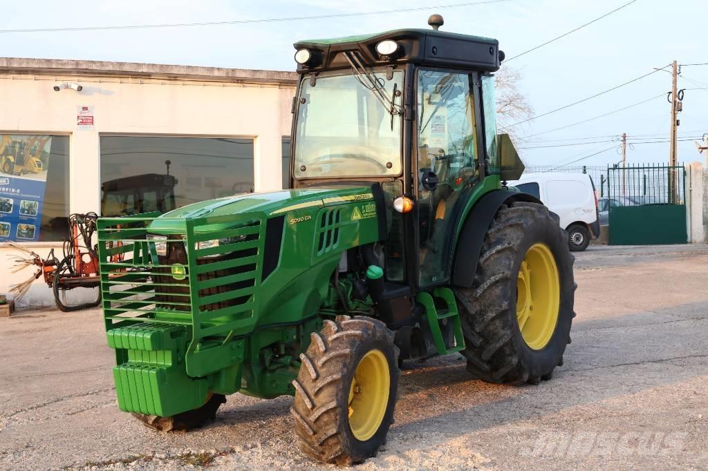 John Deere 5090 GN Tractoren