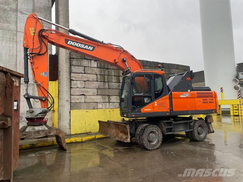 Doosan DX 210 W - 5 Wielgraafmachines