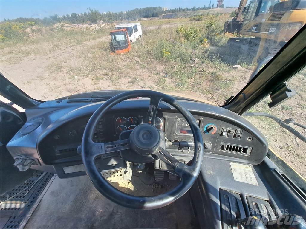 CAT 730 Chassis met cabine