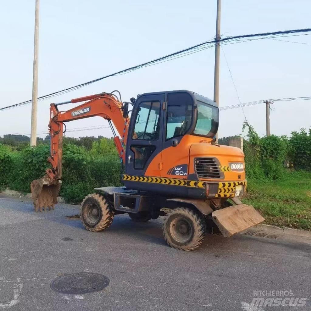 Doosan DX60W Wielgraafmachines