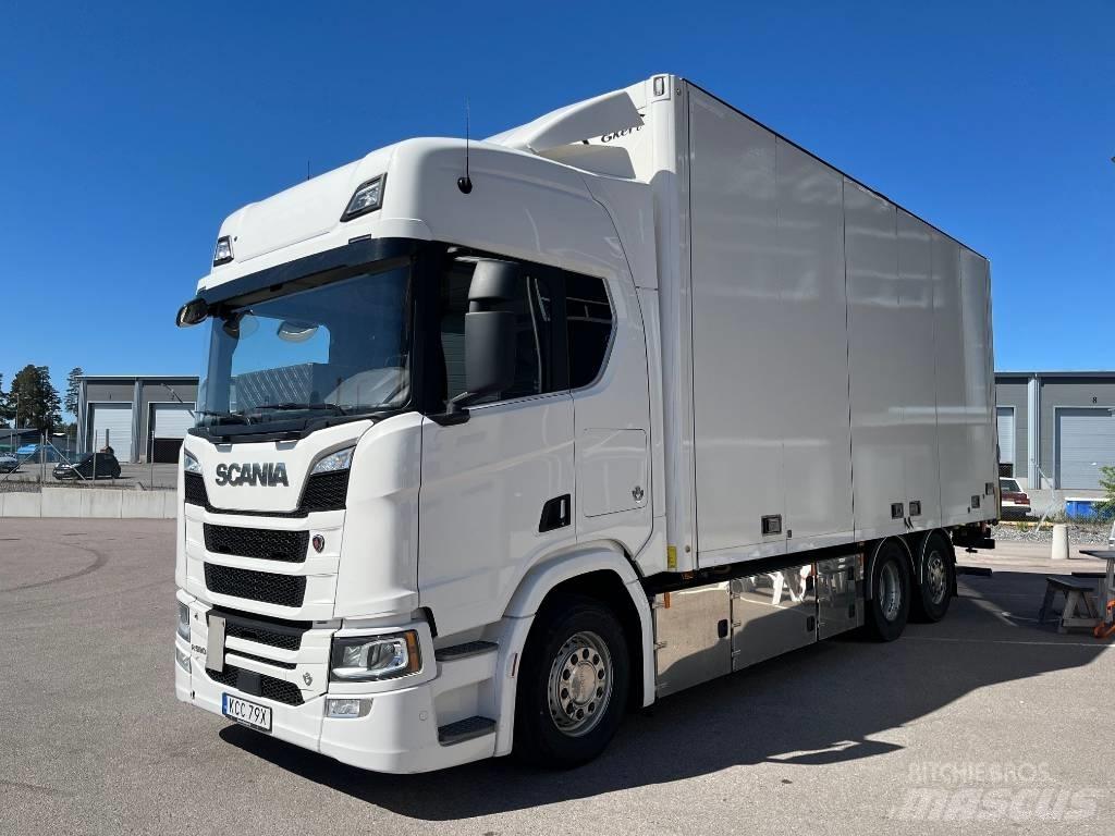 Scania R590 Bakwagens met gesloten opbouw