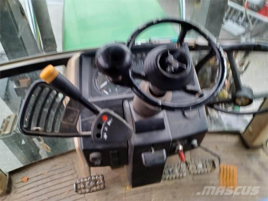 John Deere 6110SE Tractoren