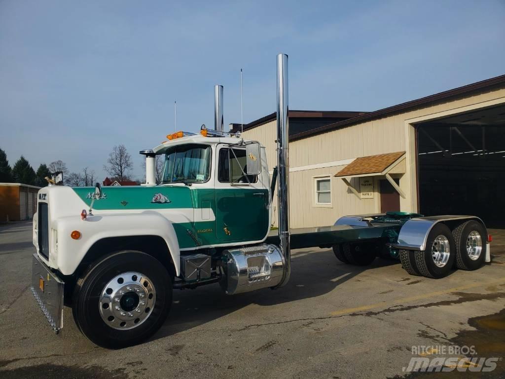 Mack R700 Chassis met cabine