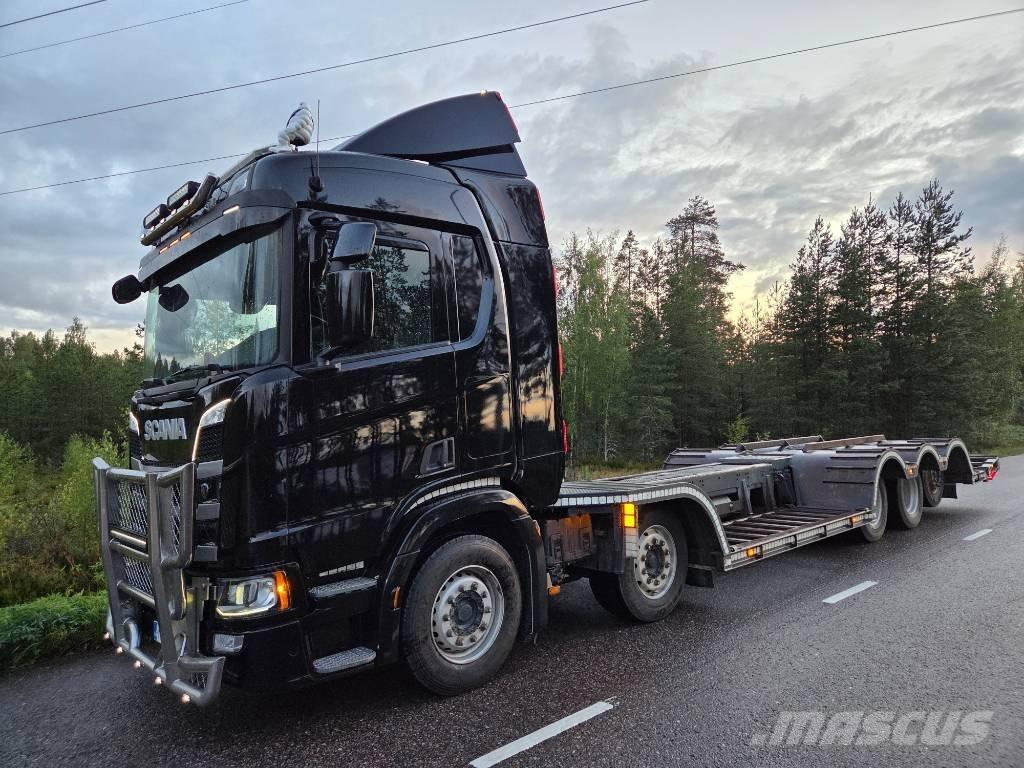 Scania R 450 Vrachtwagens voor bosbouwmachines