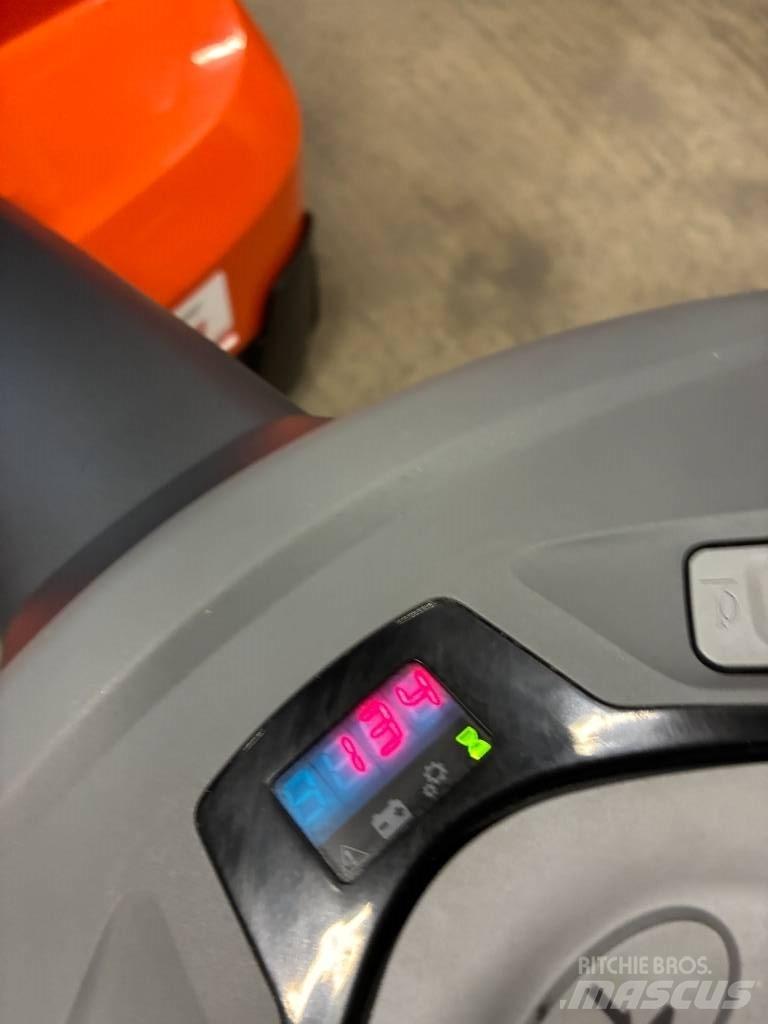 Toyota SWE140L Stapelaar meeloop