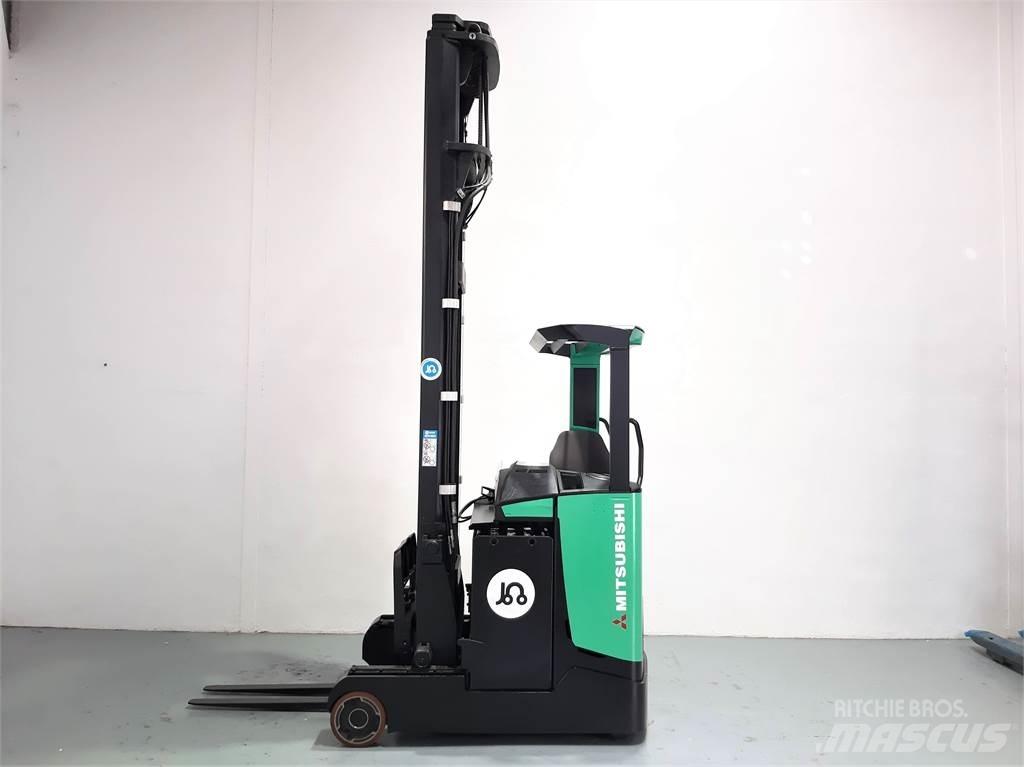 Mitsubishi RB16NH Reachtruck voor hoog niveau