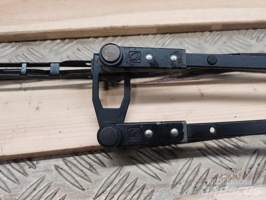 Manitou MLT .... wiper Cabine en interieur