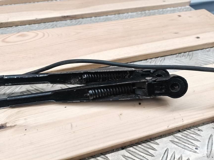 Manitou MLT .... wiper Cabine en interieur