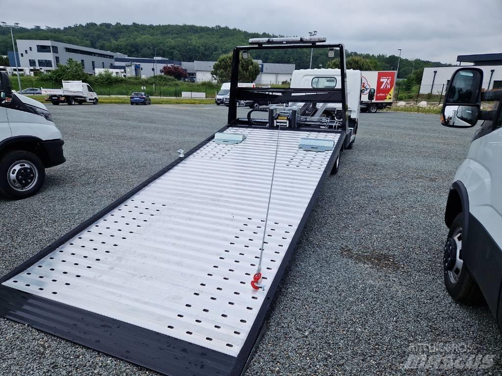 Nissan 35.13 Gesloten bedrijfswagens