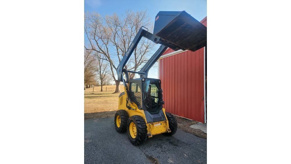 John Deere 318 D Schrankladers