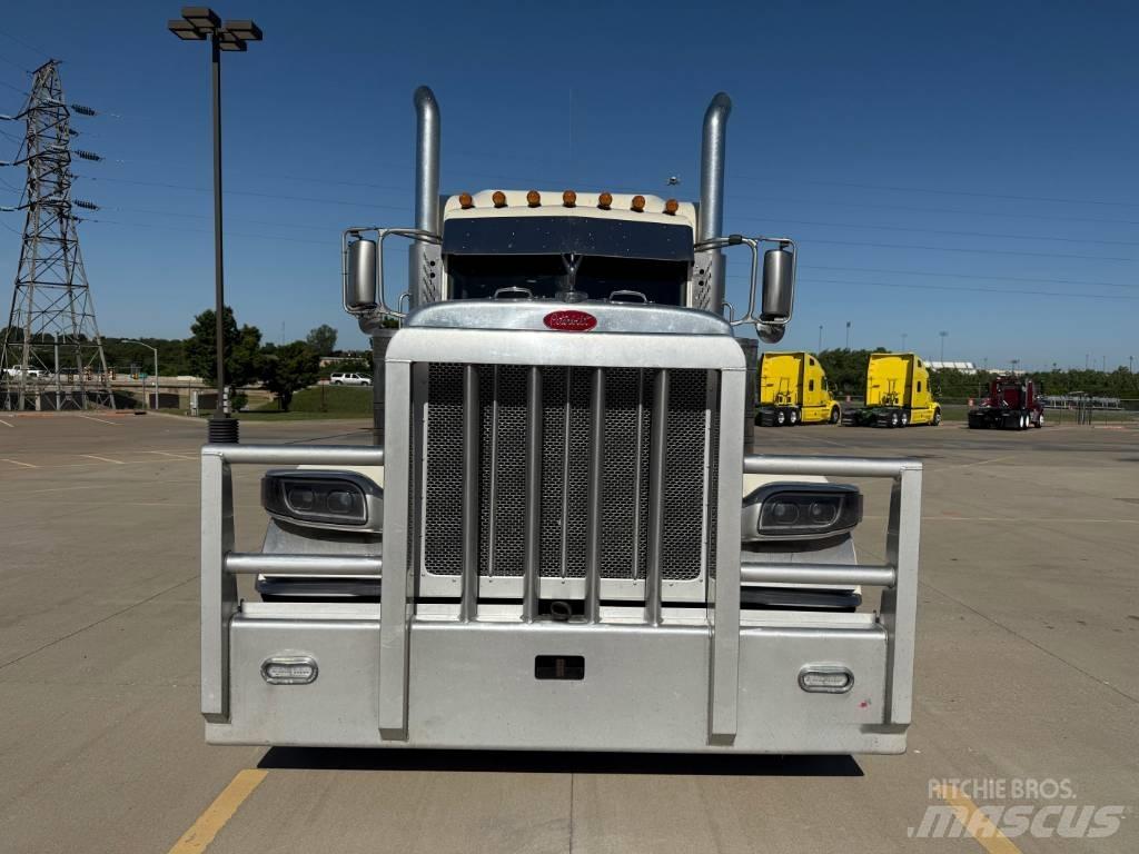 Peterbilt 389 Trekkers