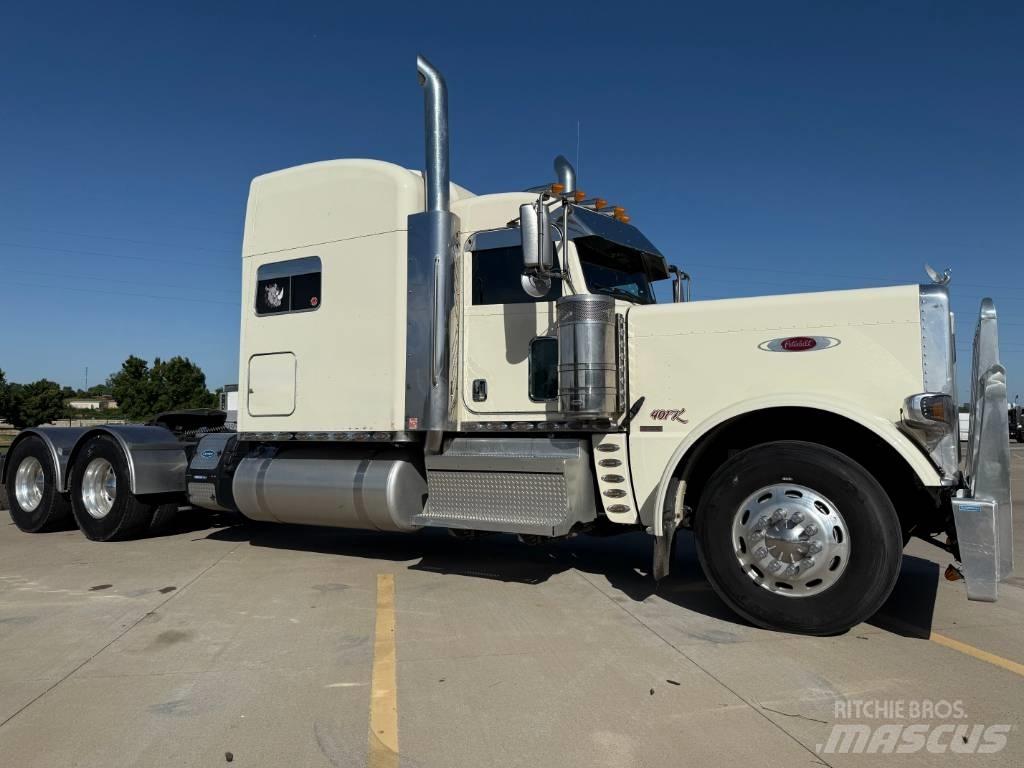 Peterbilt 389 Trekkers
