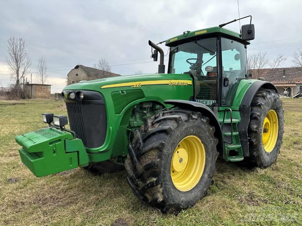 John Deere 8220 Tractoren