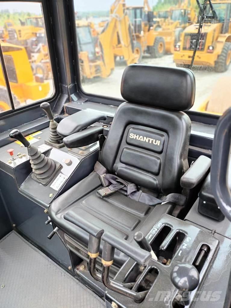 Shantui D22 Rupsdozers