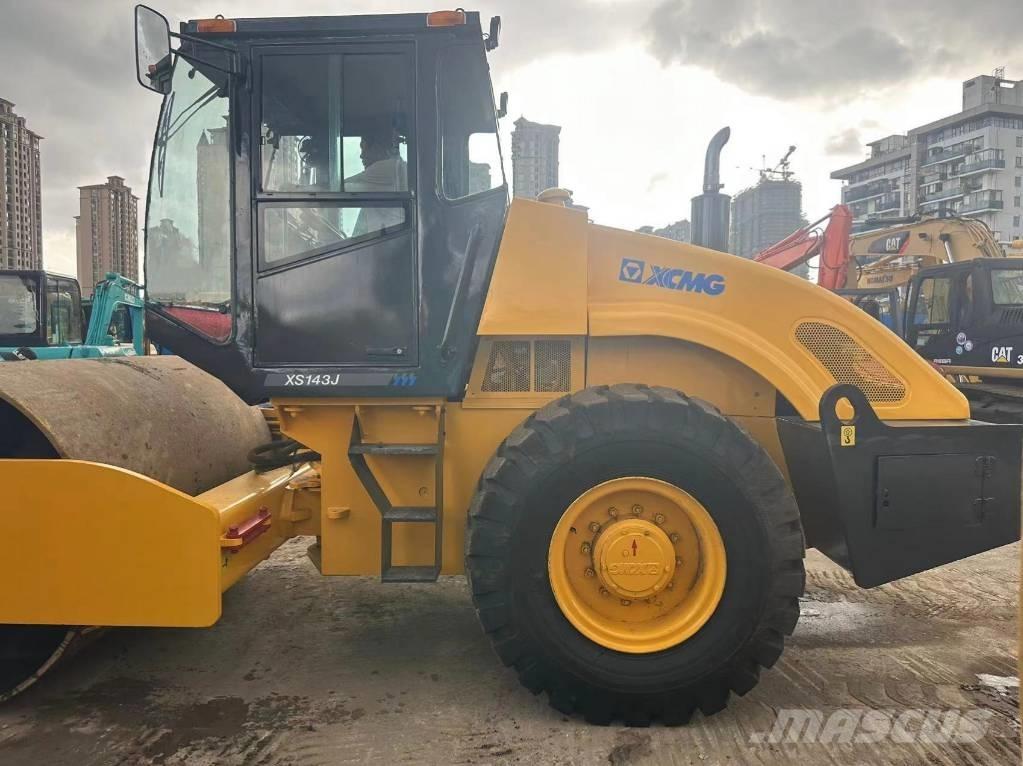XCMG XS 143 J Trilrolwalsen