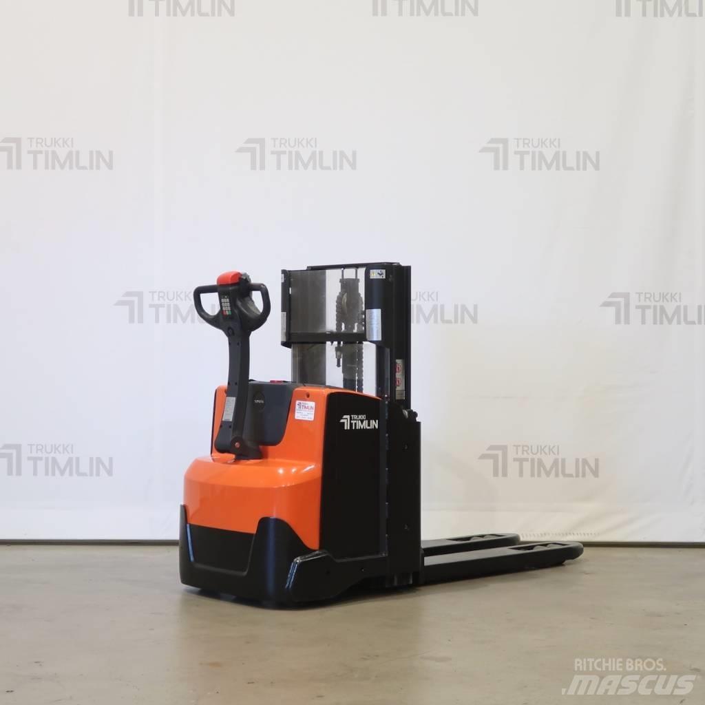 Toyota SWE200D Stapelaar meeloop