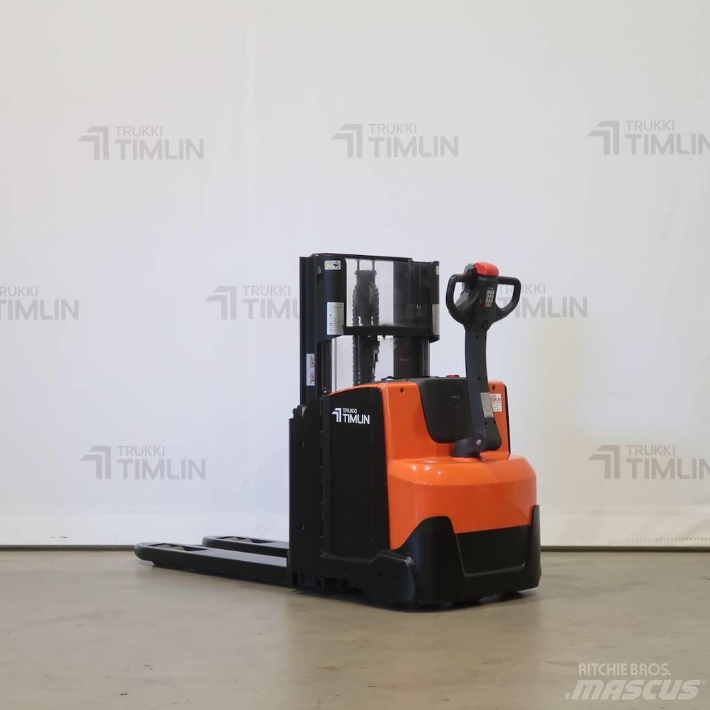 Toyota SWE200D Stapelaar meeloop