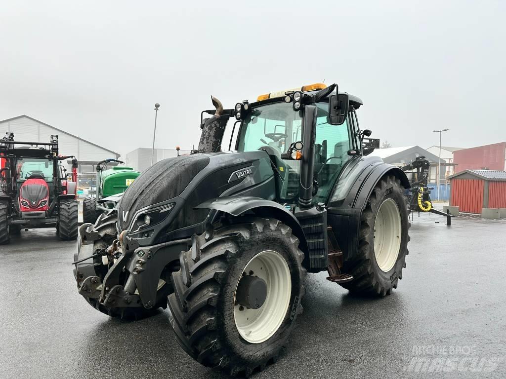 Valtra T 214 D Tractoren