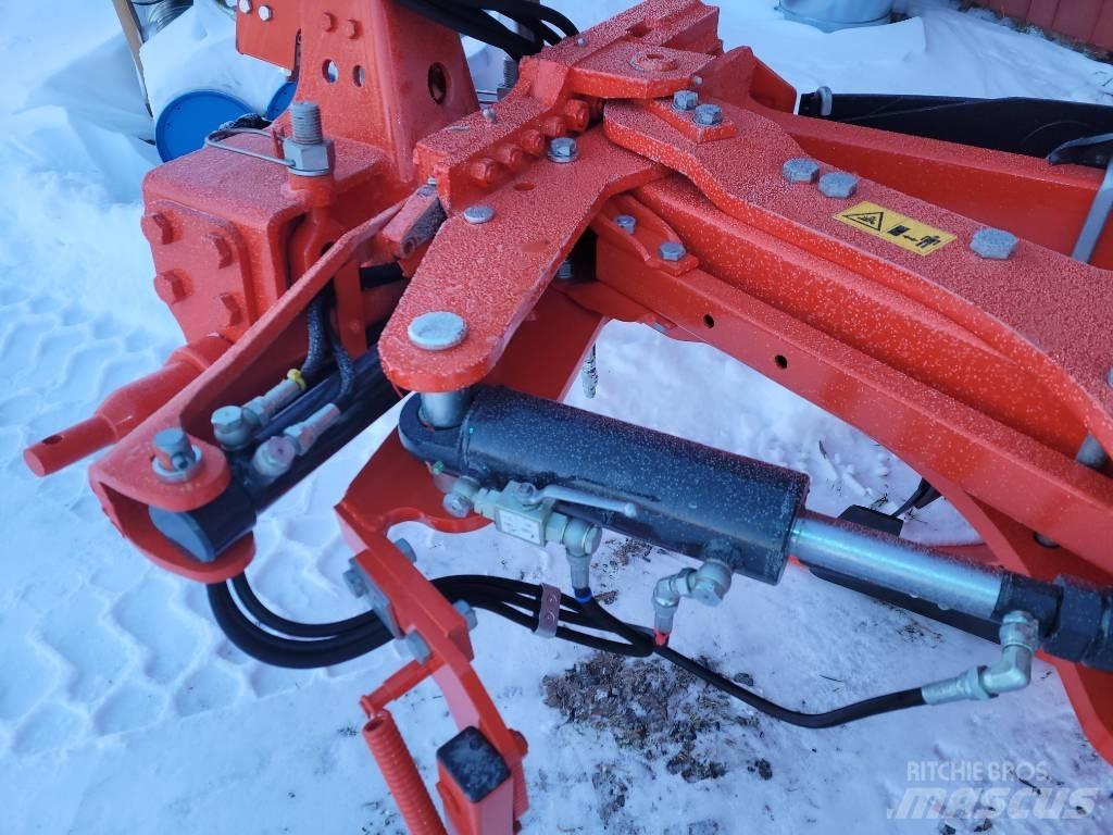 Kubota RM 3005V Wentelploegen